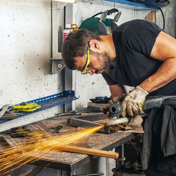 using welding grinder